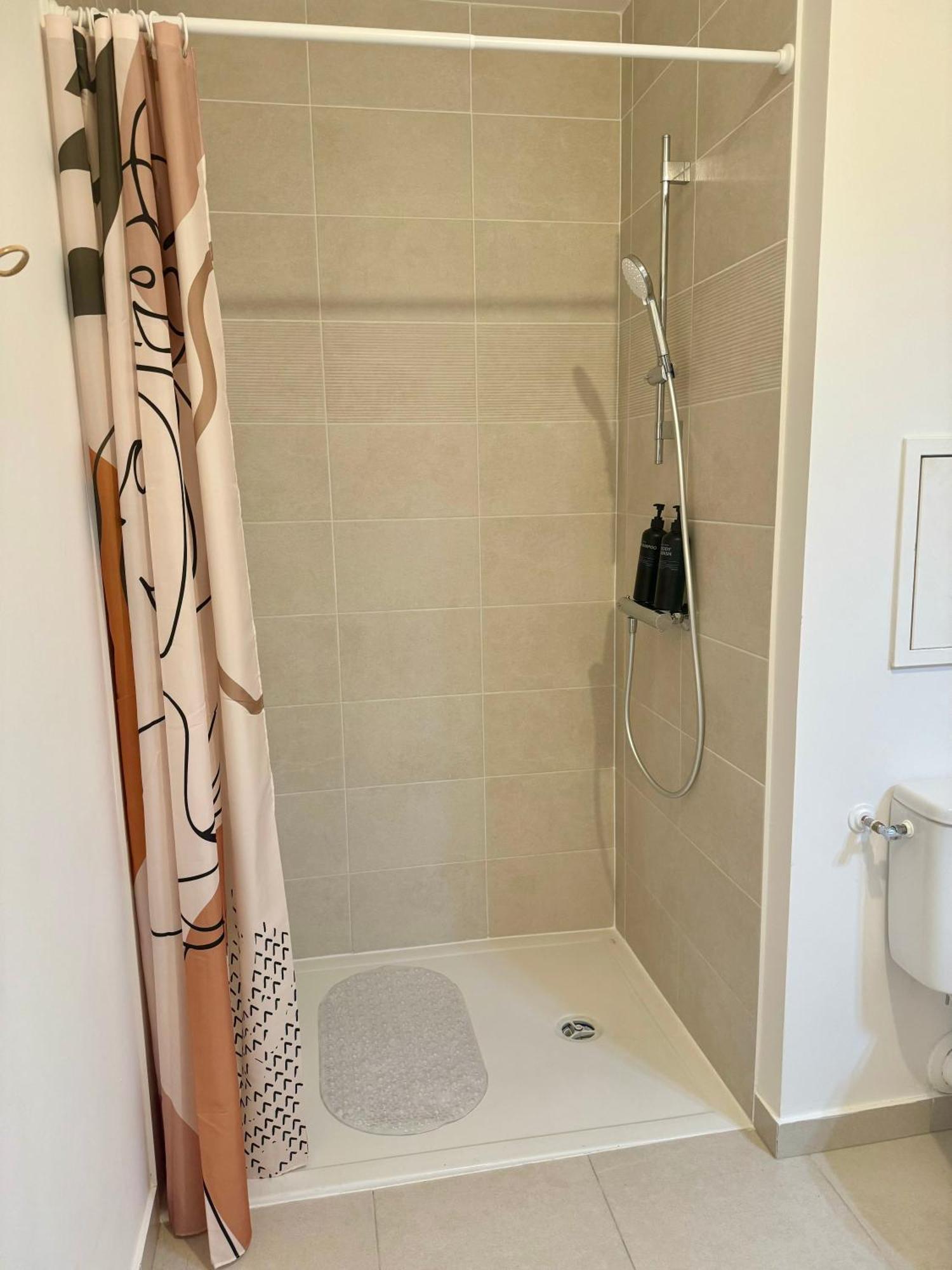 ויטרי-סור-סיין Studio Moderne Et Tout Equipe, Proche Du Rer, Paris & Aeroport D'Orly En 20 Min, Lit Bebe Sur Demande מראה חיצוני תמונה
