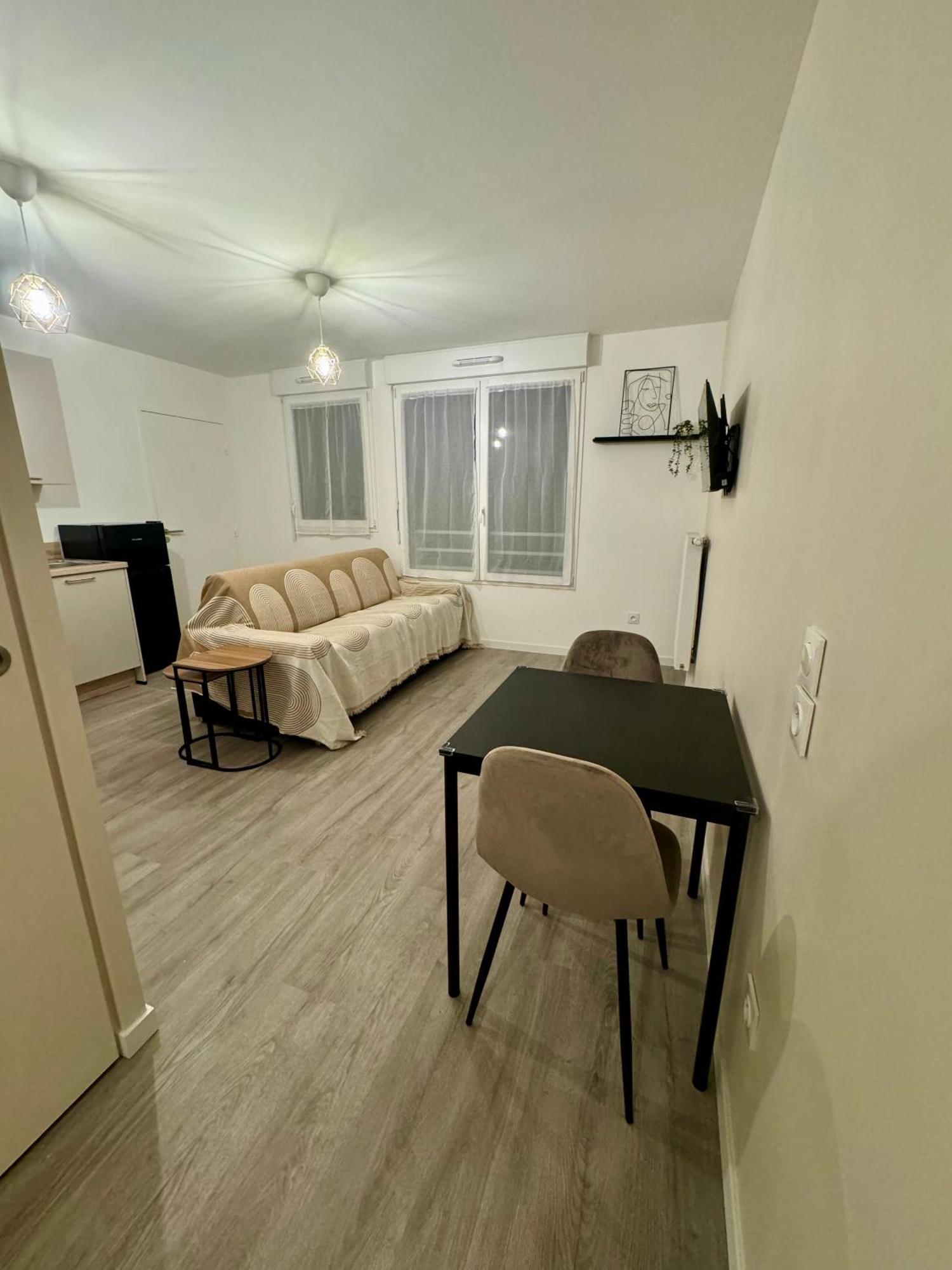 ויטרי-סור-סיין Studio Moderne Et Tout Equipe, Proche Du Rer, Paris & Aeroport D'Orly En 20 Min, Lit Bebe Sur Demande מראה חיצוני תמונה